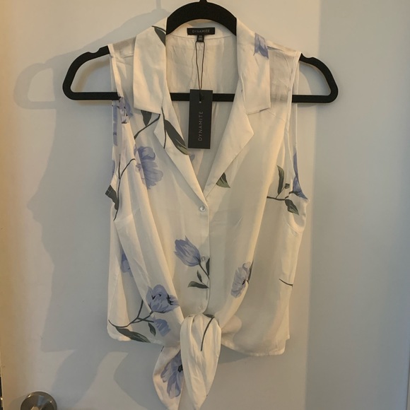 Dynamite White patterned blouse NWT - Picture 1 of 3